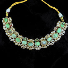 Pista Noor Kundan Choker Set