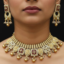 Luxurious Kundan necklace and earrings set