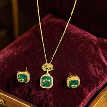 Emerald Vriksha Kundan Pendant Set
