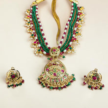 Rajsi Panna Riwaayat Necklace Set