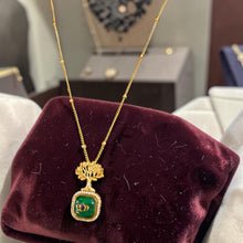 Emerald Vriksha Kundan Pendant Set