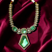 Emerald Rajwada Necklace Set