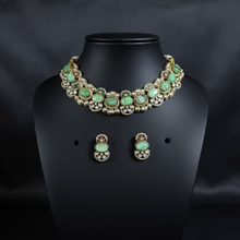 Pista Noor Kundan Choker Set