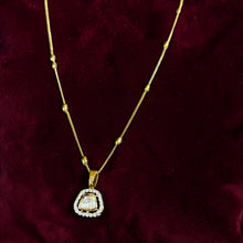 Noor Solitaire Drop Pendant Set