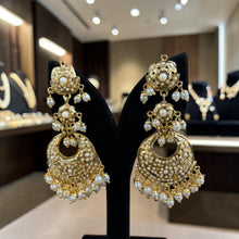 Rajsi Noor Pearl Chandbalis