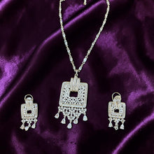 Noor Mahal Pendant Set