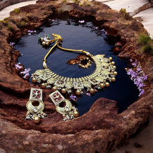 Luxurious Kundan necklace and earrings set