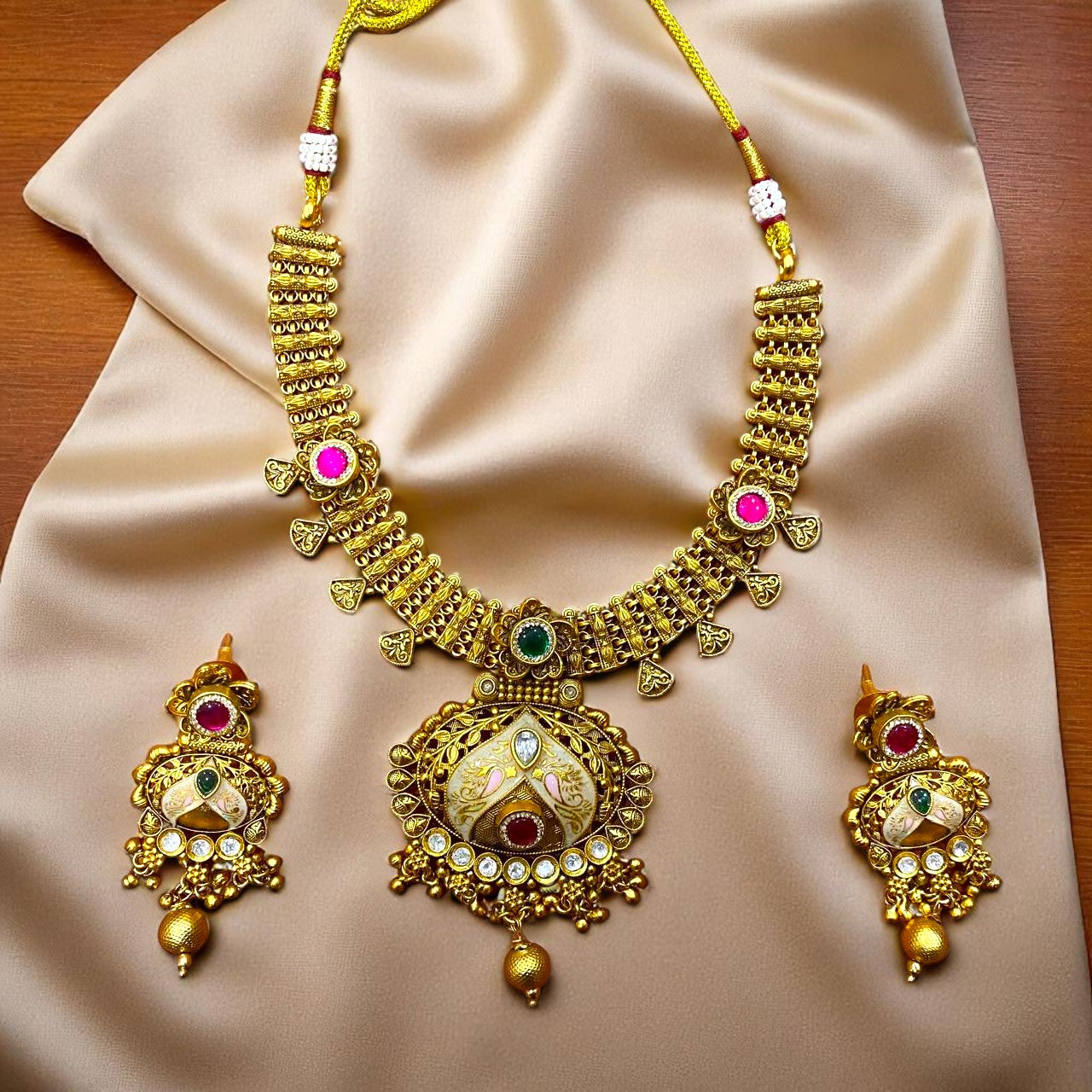 Traditional Golden Kundan Necklace Set