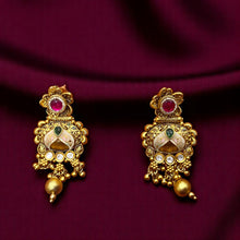 Traditional Golden Kundan Necklace Set
