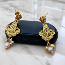 Floral Antique Golden Set with Maang Tikka