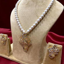 Regal Pearl Elegance Jewelry Set