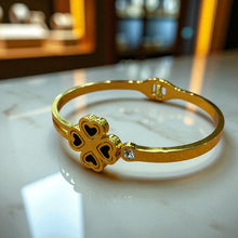 Lucky Hearts Clover Bangle