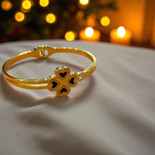 Lucky Hearts Clover Bangle