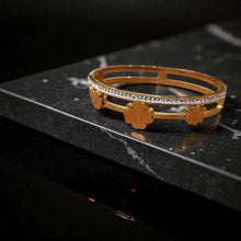 Clover Charm Gleam Bangle