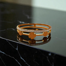 Clover Charm Gleam Bangle