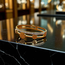Clover Charm Gleam Bangle