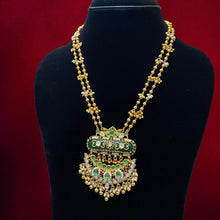 Emerald Radiance Temple Necklace Set