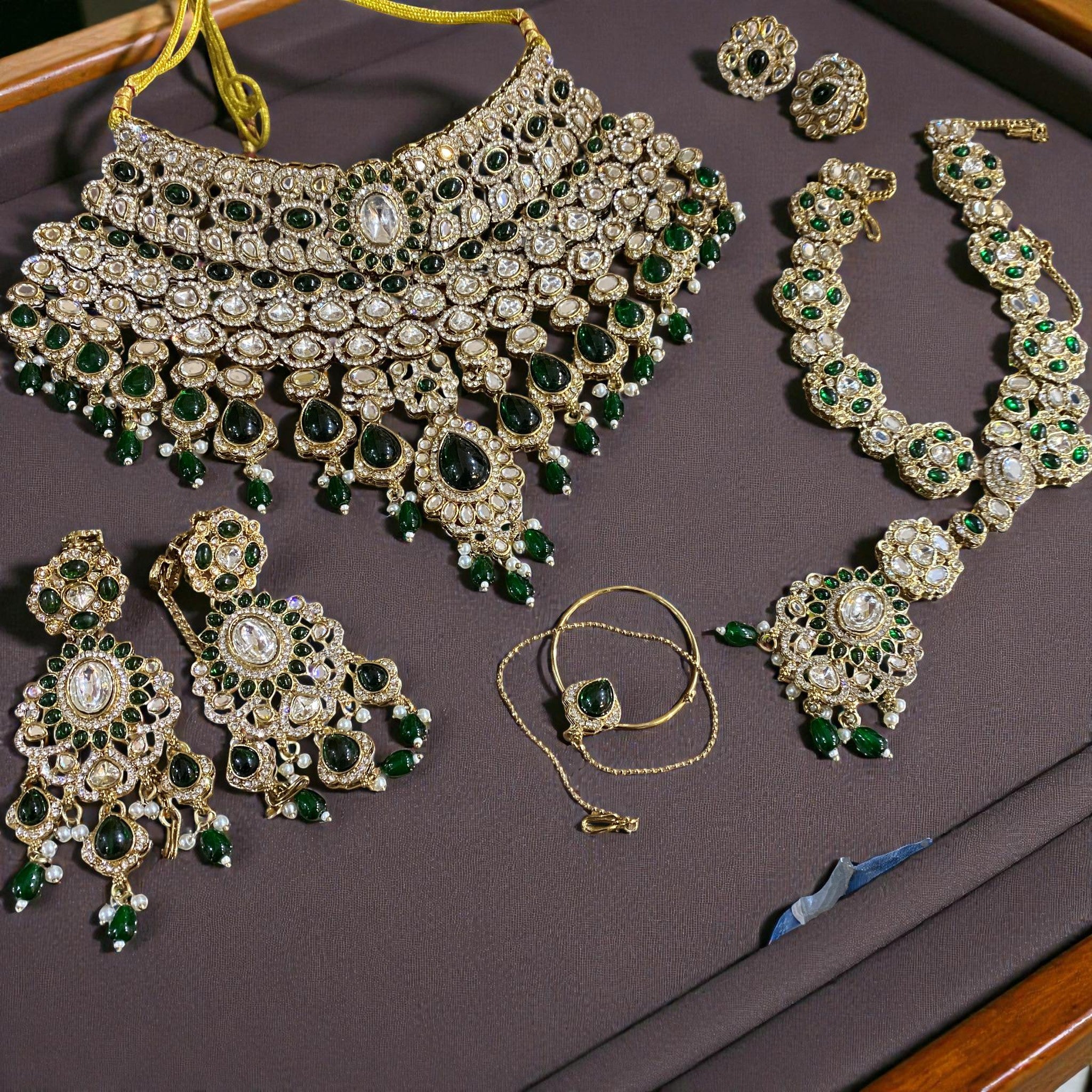 Regal Emerald Bridal Kundan Jewelry Set