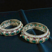 Regal Emerald Kundan Bangles
