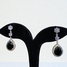 Noir Elegance Teardrop Necklace Set