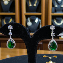 Emerald Elegance Teardrop Necklace Set