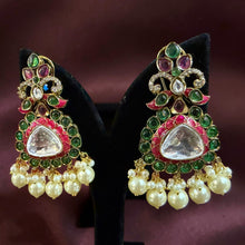 Emerald Rajsi Polki Chandeliers