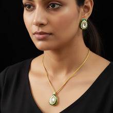 Emerald Noor Kundan Pendant Set