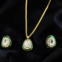 Emerald Noor Kundan Pendant Set