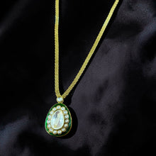 Emerald Noor Kundan Pendant Set