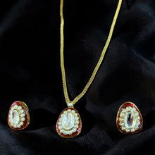 Emerald Noor Kundan Pendant Set