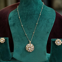 Noor Surya Kundan Pendant Set