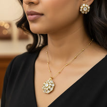Noor Surya Kundan Pendant Set
