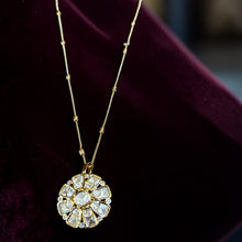 Noor Surya Kundan Pendant Set