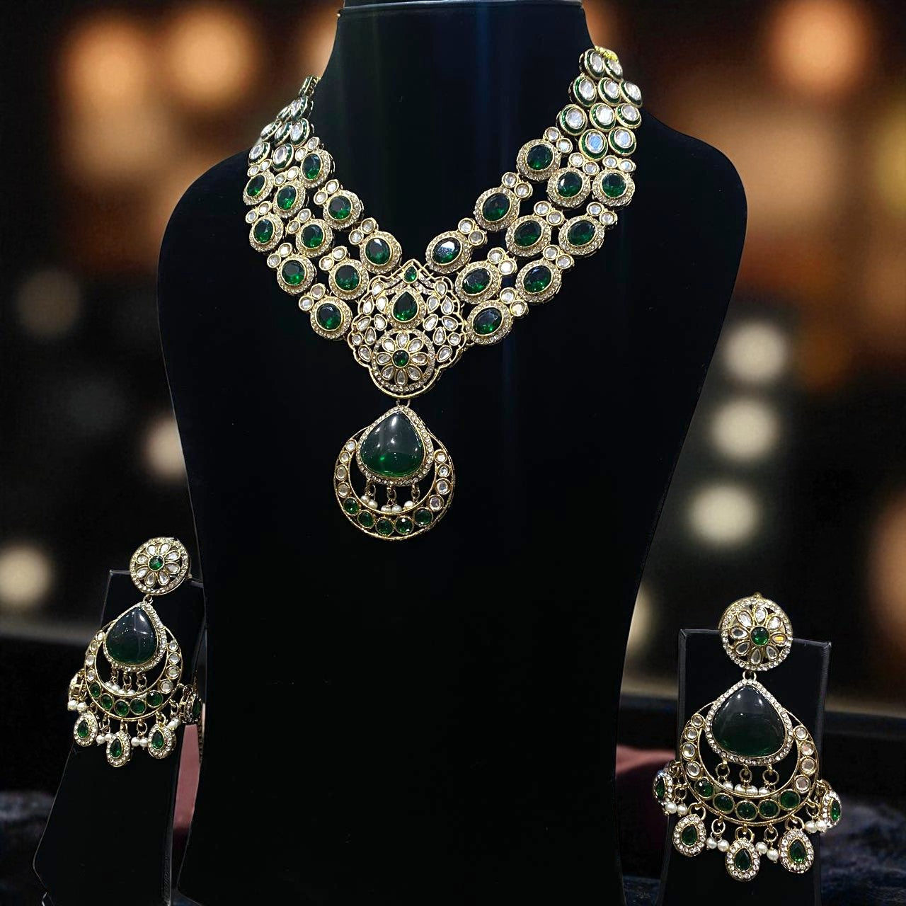 Royal Emerald Kundan Bridal Jewelry Set